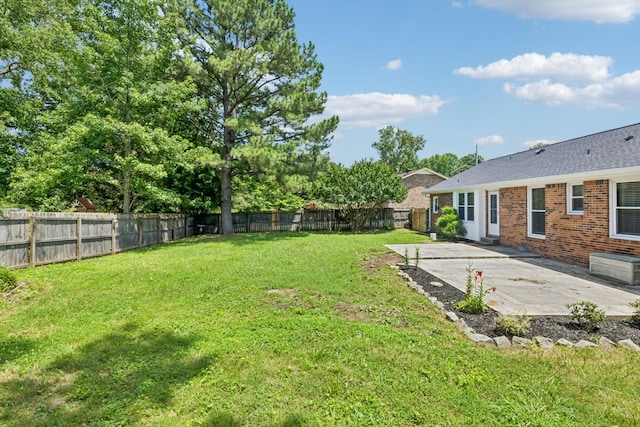 353 Greenleaf Ln, Clarksville, TN 37040 - fenced backyard featuring a patio