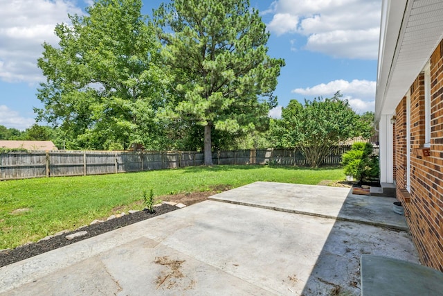 353 Greenleaf Ln, Clarksville, TN 37040 - fenced backyard featuring a patio
