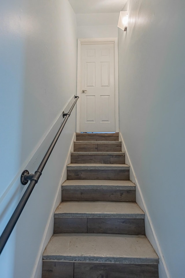 5334 Shelbyville Pike, Christiana, TN 37037 - view of staircase