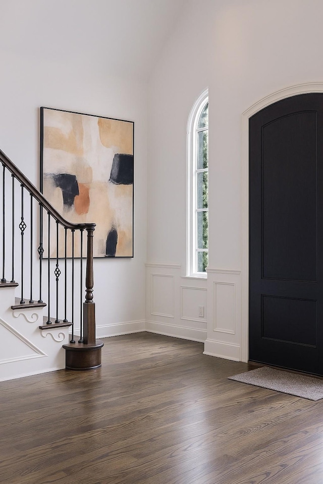 1825 Barnstaple Ln, Brentwood, TN 37027 - foyer featuring dark wood-style flooring, vaulted ceiling, and stairway
