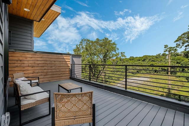 2118 Cliff Dr, Nashville, TN 37218 - view of wooden deck