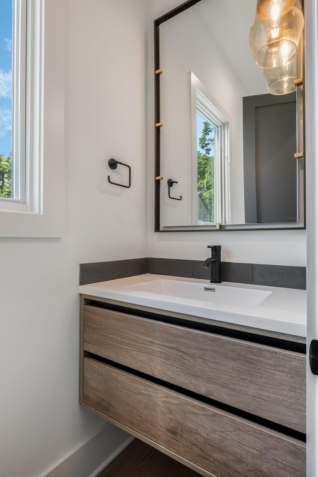 2118 Cliff Dr, Nashville, TN 37218 - bathroom with vanity