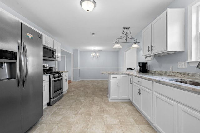2606 Battleground Dr, Murfreesboro, TN 37129 - kitchen with stainless steel appliances, a chandelier, white cabinetry, and a peninsula