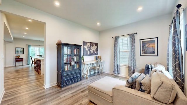 3428 Pepper Glendale Dr, Murfreesboro, TN 37128 - living area featuring light wood-style floors and recessed lighting