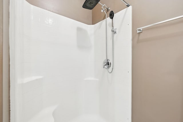 6014 Thrush Ct, Spring Hill, TN 37174 - full bath featuring tiled shower and pet washing station