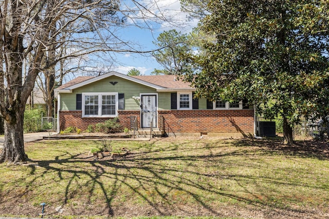 810 Country Club Dr, Clarksville, TN 37043 - view of front of home with brick siding