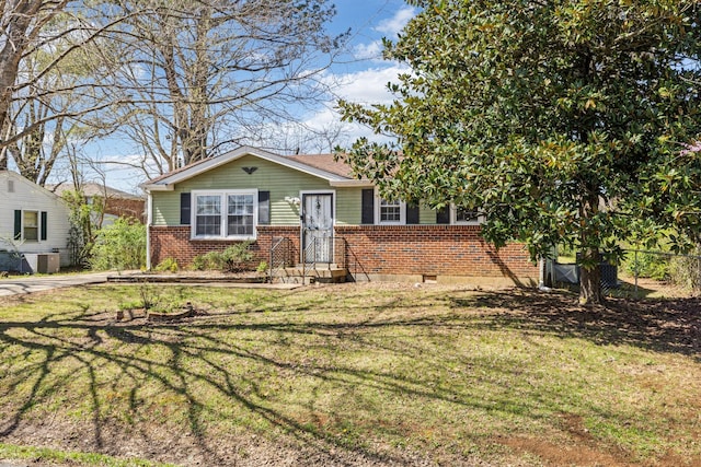 810 Country Club Dr, Clarksville, TN 37043 - view of front of house with brick siding