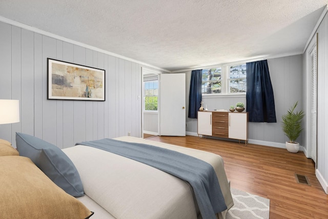 810 Country Club Dr, Clarksville, TN 37043 - bedroom with wood finished floors and a textured ceiling
