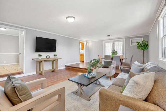 810 Country Club Dr, Clarksville, TN 37043 - living room featuring crown molding and wood finished floors