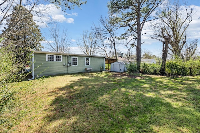 810 Country Club Dr, Clarksville, TN 37043 - view of grassy yard featuring a storage shed