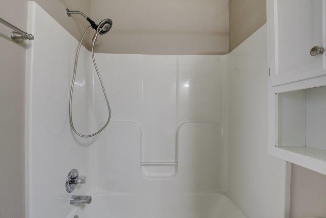 421 Woodale Dr, Clarksville, TN 37042 - full bath featuring shower / washtub combination