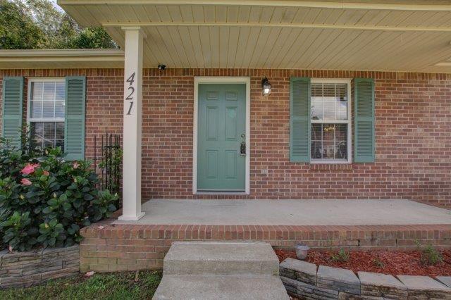 421 Woodale Dr, Clarksville, TN 37042 - view of exterior entry with a porch