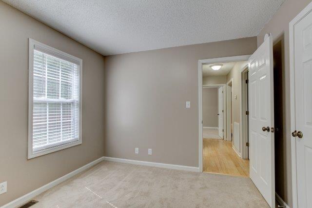 421 Woodale Dr, Clarksville, TN 37042 - unfurnished room featuring a textured ceiling and light carpet