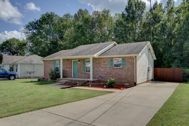 421 Woodale Dr, Clarksville, TN 37042 - ranch-style house featuring brick siding, crawl space, and driveway
