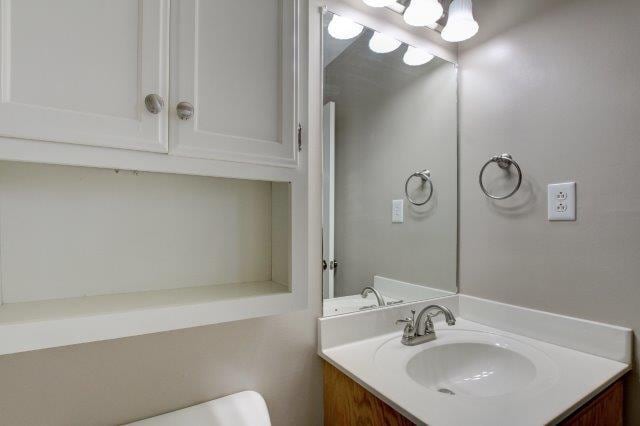 421 Woodale Dr, Clarksville, TN 37042 - bathroom with vanity and toilet