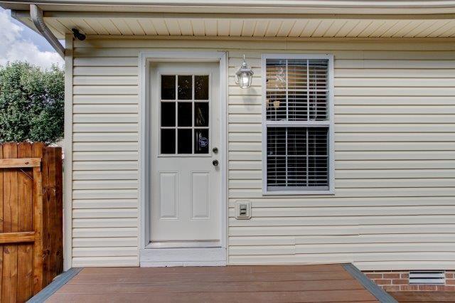 421 Woodale Dr, Clarksville, TN 37042 - view of exterior entry featuring crawl space