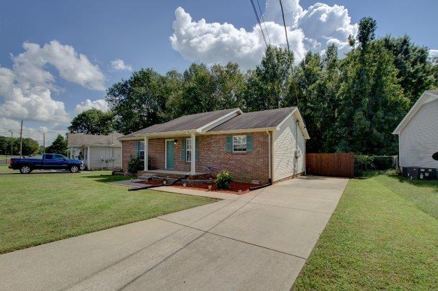 421 Woodale Dr, Clarksville, TN 37042 - ranch-style house with brick siding, concrete driveway, and crawl space