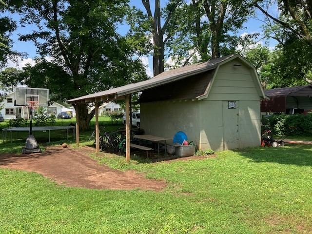 117 Willow St N, Cowan, TN 37318 - view of outbuilding with a trampoline