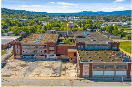2471 Twill Pl, Chattanooga, TN 37404 - bird's eye view of a mountainous background