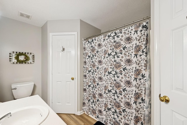3114 Penny Ln, Murfreesboro, TN 37130 - bathroom featuring wood finished floors, a shower with curtain, and vanity