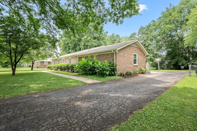 1002 Sunset Ave, Murfreesboro, TN 37129 - view of front of house featuring brick siding, driveway, and a front lawn