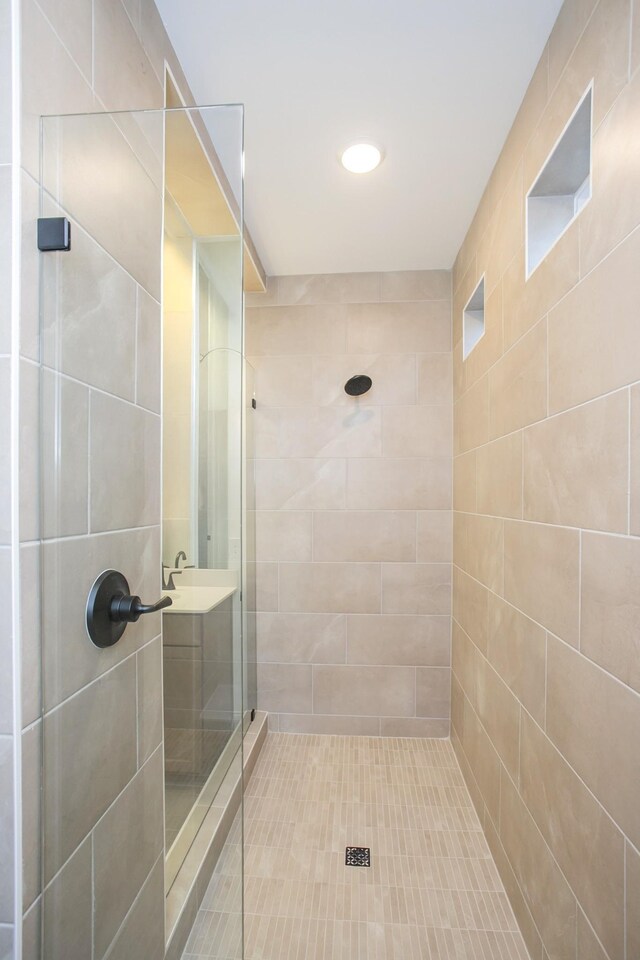 2359 Williamsport Lndg, Columbia, TN 38401 - full bath featuring tiled shower and recessed lighting