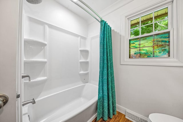 116 Skyview Dr, Columbia, TN 38401 - full bath featuring wood finished floors and shower / tub combo with curtain
