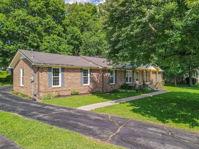 116 Skyview Dr, Columbia, TN 38401 - ranch-style home featuring brick siding, a front yard, and a metal roof