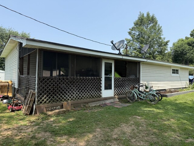 78 Mcdonough Rd, Dunlap, TN 37327 - rear view of property with a sunroom and a lawn