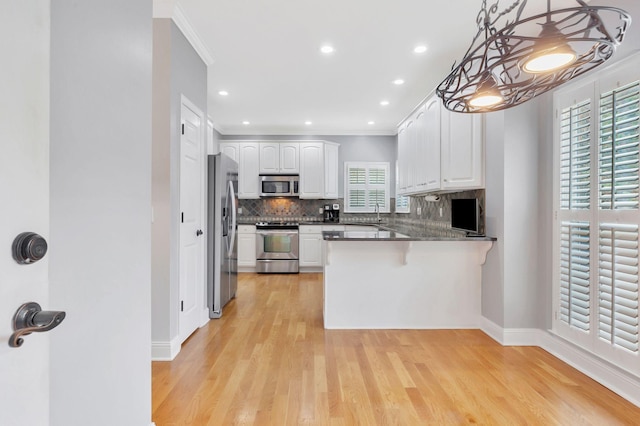 2910 Chaucer Dr, Murfreesboro, TN 37129 - kitchen featuring stainless steel appliances, a peninsula, white cabinets, tasteful backsplash, and dark countertops