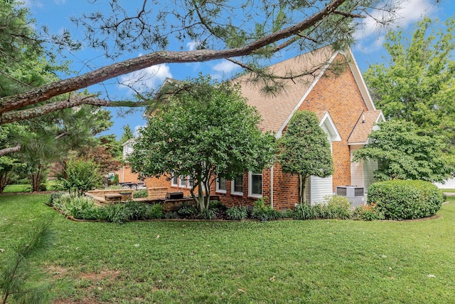 2910 Chaucer Dr, Murfreesboro, TN 37129 - rear view of property with brick siding and a yard