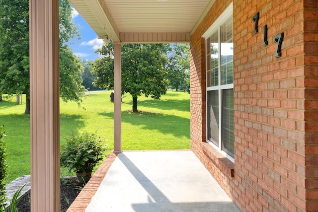 717 Pleasant View Dr, Columbia, TN 38401 - covered porch featuring a yard
