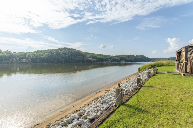 1813 Hardin Bottom River Rd, Clifton, TN 38425
