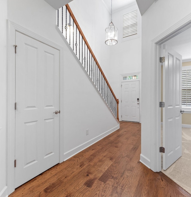 526 Sydenham Dr, Franklin, TN 37064 - foyer with wood finished floors, a chandelier, stairs, and a high ceiling