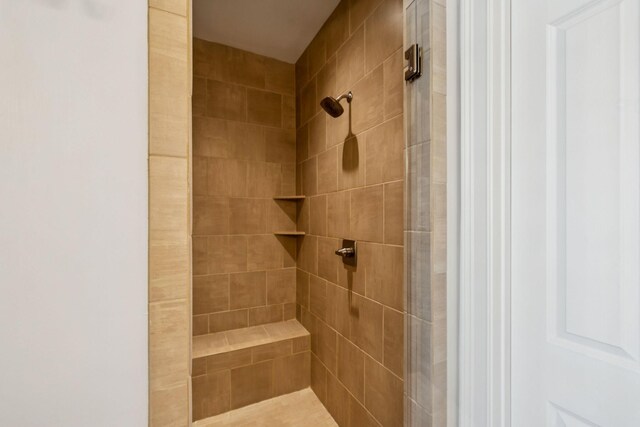 9020 Wenlock Ln, Franklin, TN 37064 - full bathroom with tiled shower