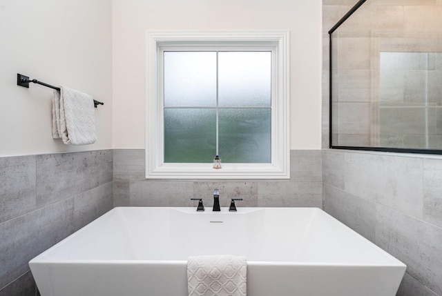 3515 Shellmans Dr, Murfreesboro, TN 37129 - full bath featuring a freestanding tub and a sink