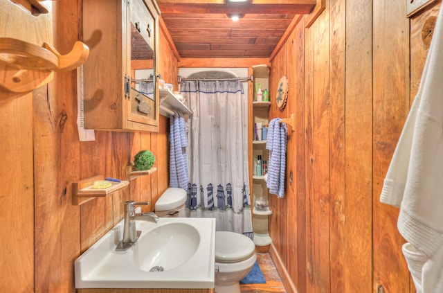 569 Hogans Branch Rd, Hendersonville, TN 37075 - full bath with wooden walls, wood ceiling, vanity, and curtained shower