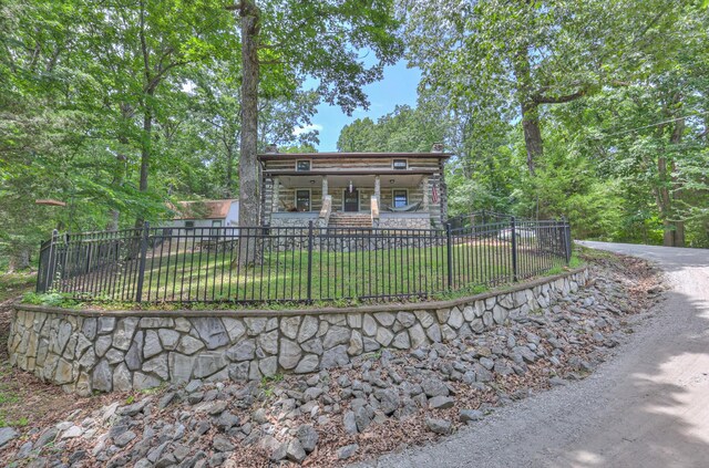 569 Hogans Branch Rd, Hendersonville, TN 37075 - view of front of home featuring covered porch and a fenced front yard