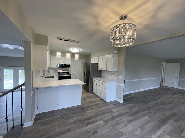 621 Buck Ln, Murfreesboro, TN 37129 - kitchen featuring appliances with stainless steel finishes, open floor plan, decorative backsplash, and a peninsula