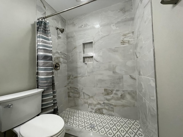 621 Buck Ln, Murfreesboro, TN 37129 - full bath with toilet and a tile shower