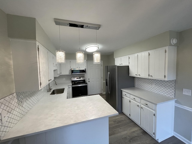 621 Buck Ln, Murfreesboro, TN 37129 - kitchen with stainless steel appliances, tasteful backsplash, light countertops, and dark wood finished floors