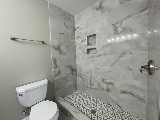 621 Buck Ln, Murfreesboro, TN 37129 - full bath with a tile shower and toilet