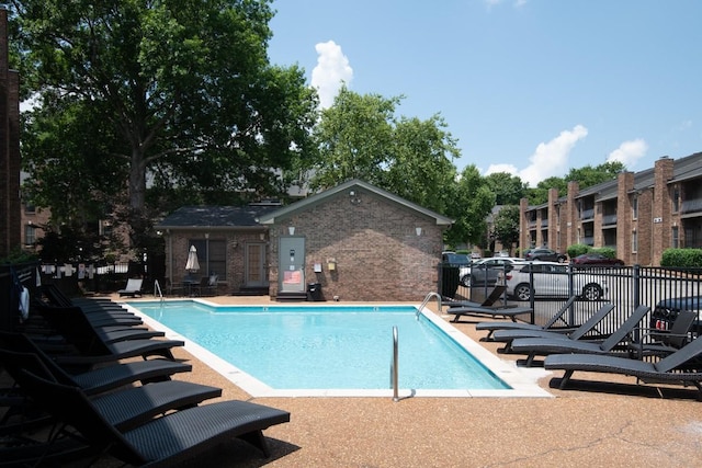 416 Sloan Rd, Nashville, TN 37209 - community pool with a patio area