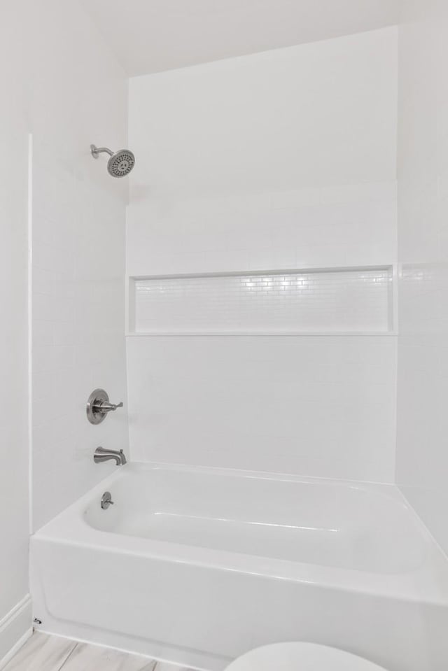 416 Sloan Rd, Nashville, TN 37209 - full bathroom featuring washtub / shower combination and toilet