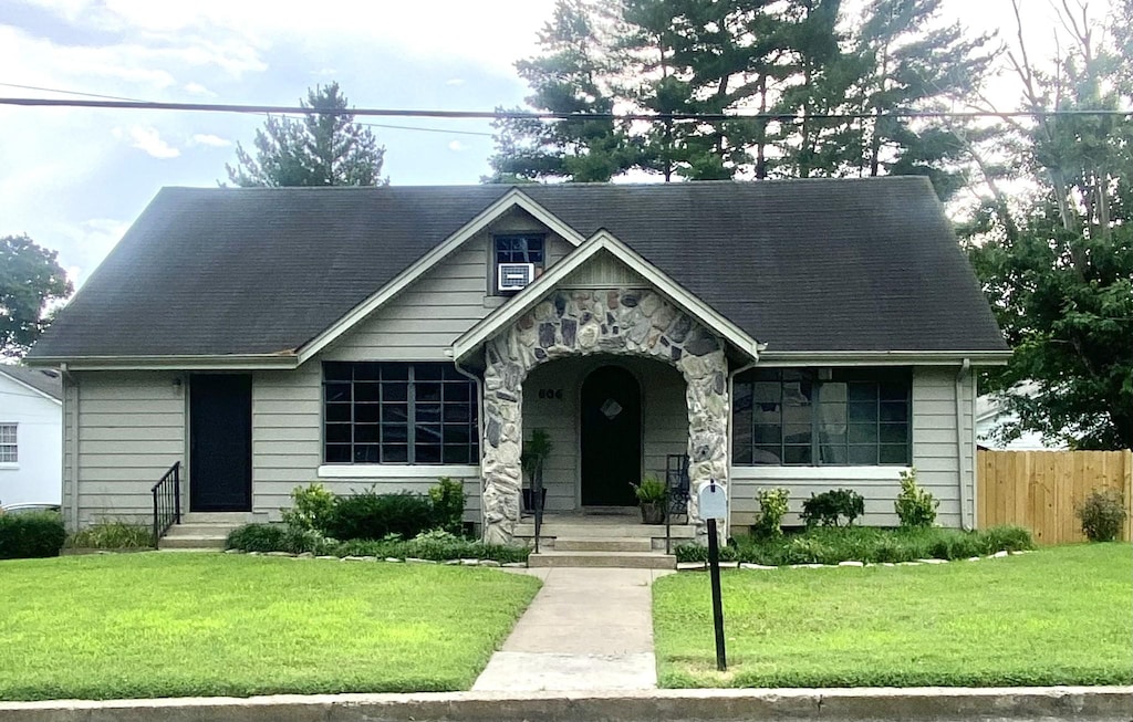506 5th Ave, Columbia, TN 38401 - view of front of property with stone siding and entry steps