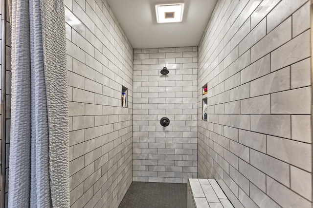 1567 Oak Knob Rd, Lafayette, TN 37083 - bathroom featuring a tile shower