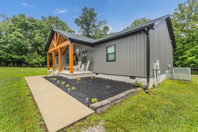 1567 Oak Knob Rd, Lafayette, TN 37083 - view of front of home featuring crawl space, a front lawn, a patio, board and batten siding, and roof with shingles