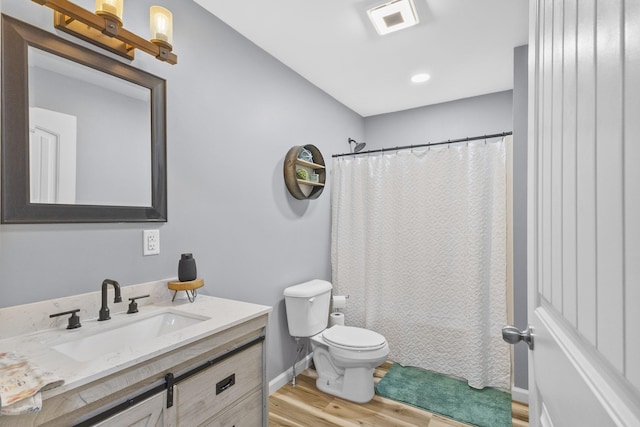 1567 Oak Knob Rd, Lafayette, TN 37083 - bathroom featuring wood finished floors, vanity, and a shower with shower curtain