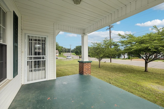 1221 W Commerce St W, Lewisburg, TN 37091 - covered porch with a yard