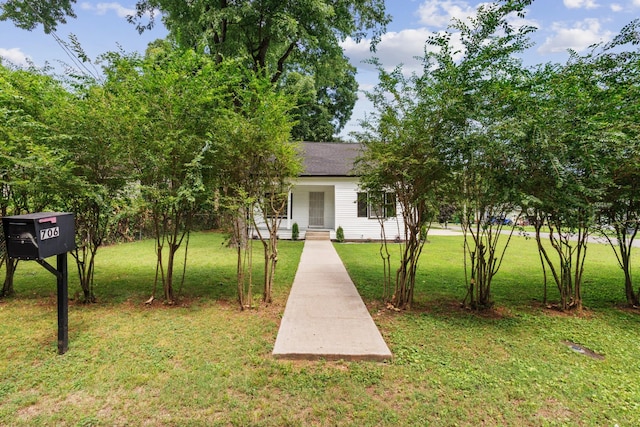 706 Poplar Ave, Murfreesboro, TN 37130 - obstructed view of property featuring a front lawn